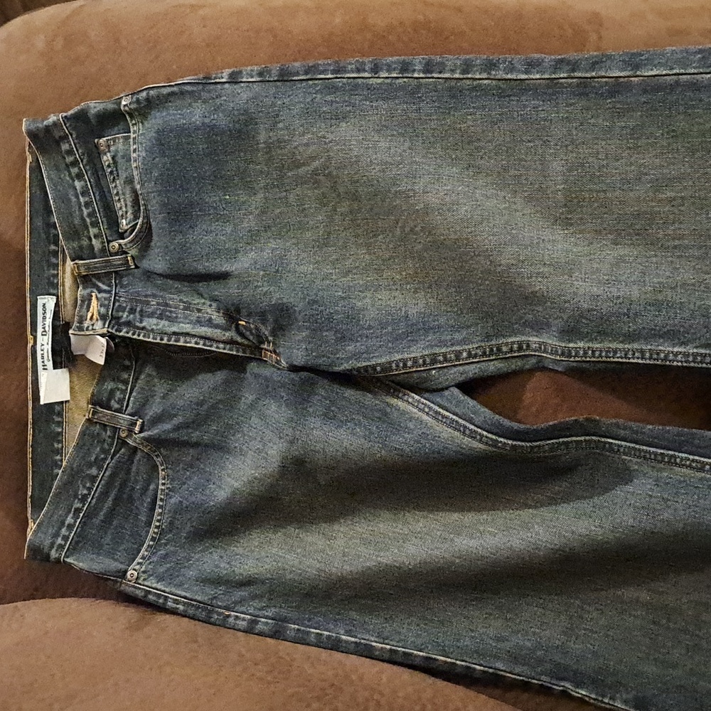 Men's Harley Davidson jeans. Like new condition. Size 33 x 32.